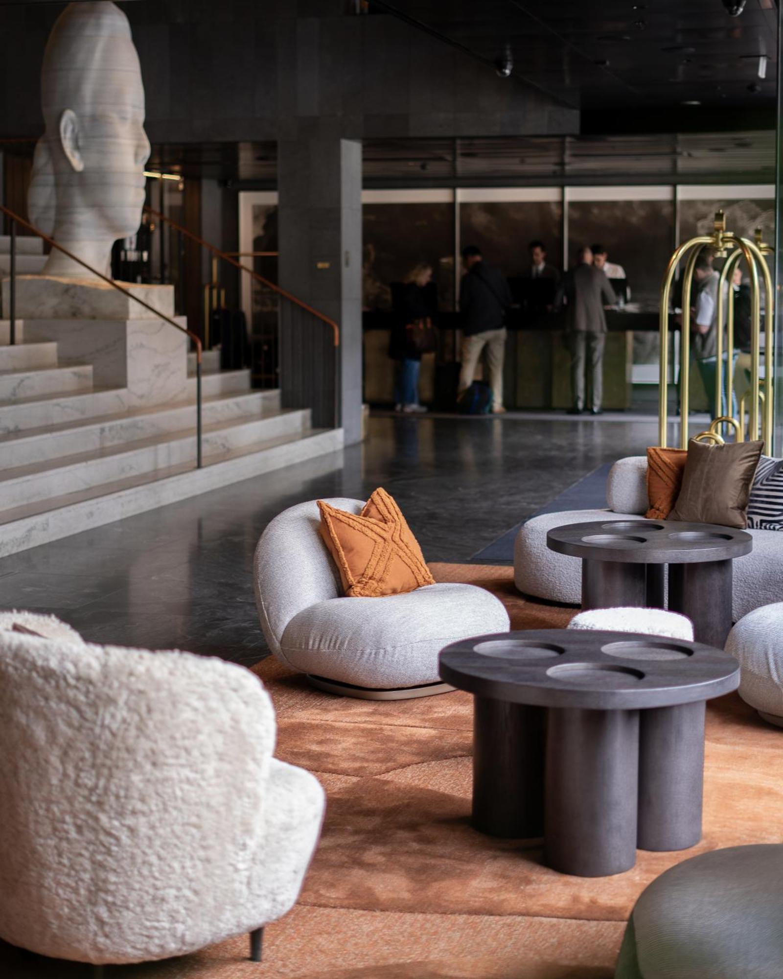 فندق آت سيكس ستوكهولم المظهر الخارجي الصورة The lobby of the hotel
